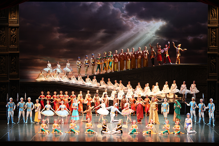 公演数が年々増えています